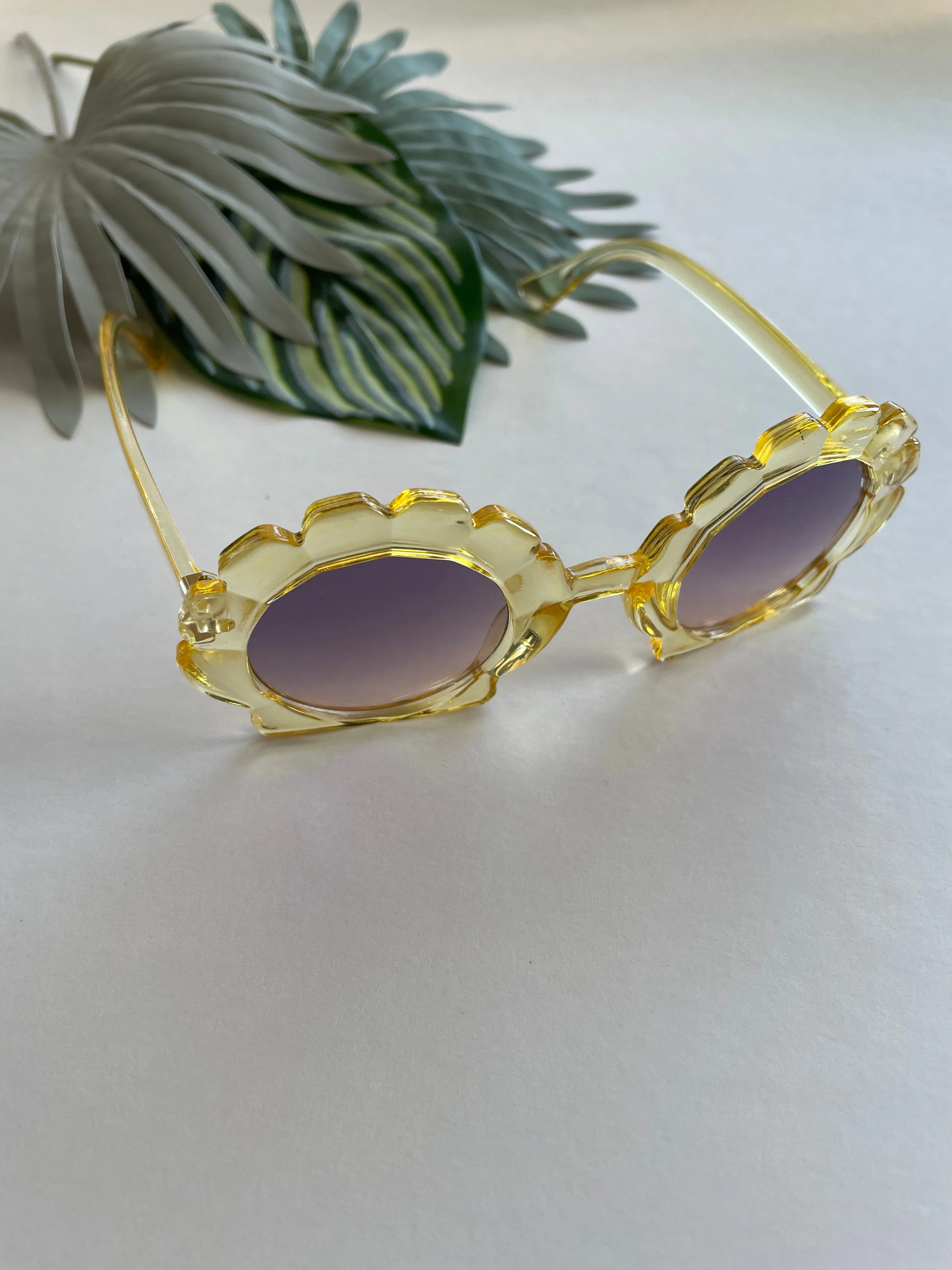 Round Seashell Sunglasses - Lemon Yellow