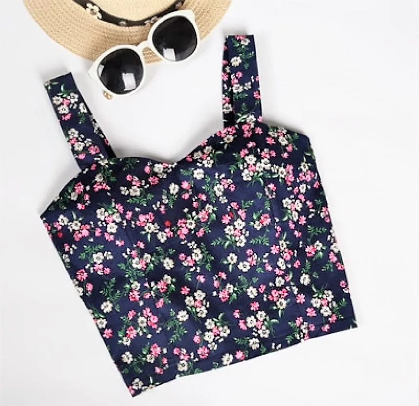 Women's Summer Crop Top With Floral Pattern