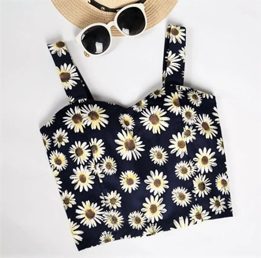 Women's Summer Crop Top With Floral Pattern