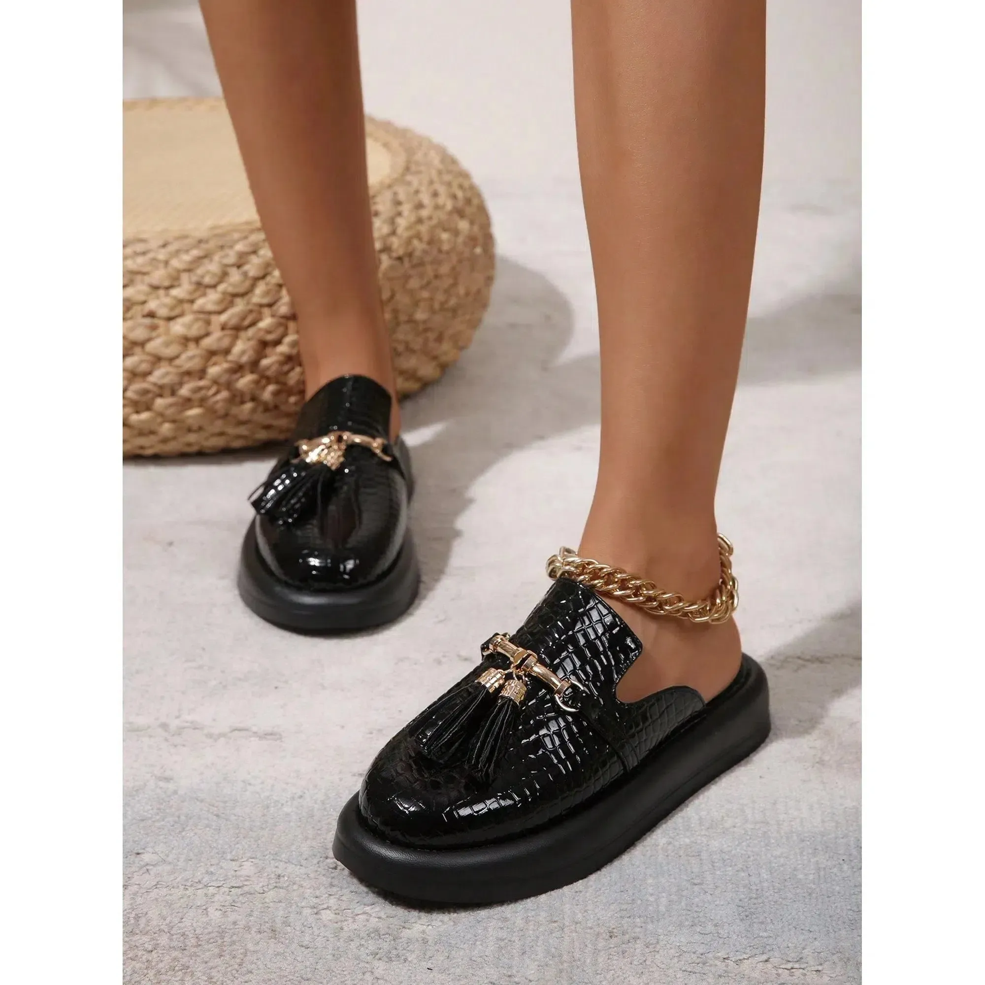 Zéphora – Glossy patent – Leather slides